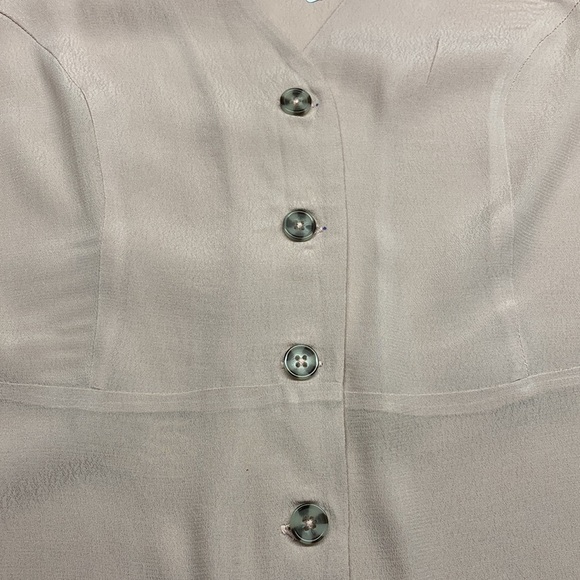 Le Chateau Long Sleeve Button Front Blouse V-Neck Colour Rose Medium NWT - Picture 4 of 11